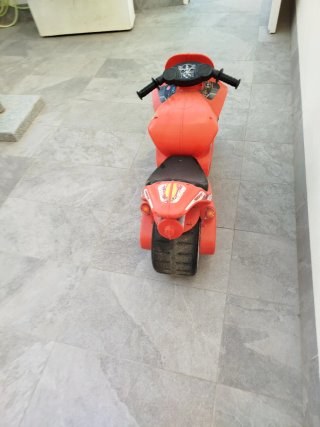 Moto de plástico para niño