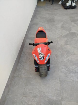 Moto de plástico para niño