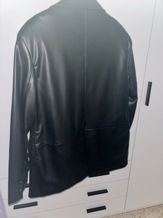 Blazer de cuero negro Bershka