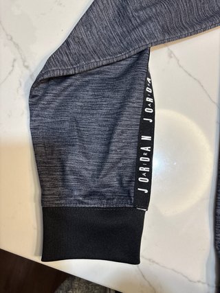 Chándal Gris Air Jordan. Talla XL de niño, 16 años