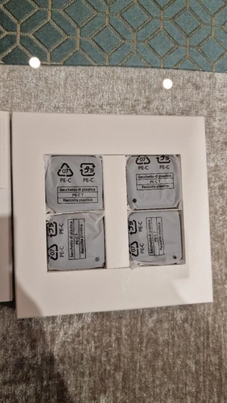 Confezione da 4 nuovi localizzatori UGREEN Smart Finder