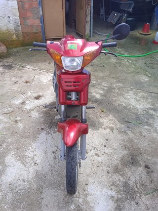 Scooter Suzuki Roja