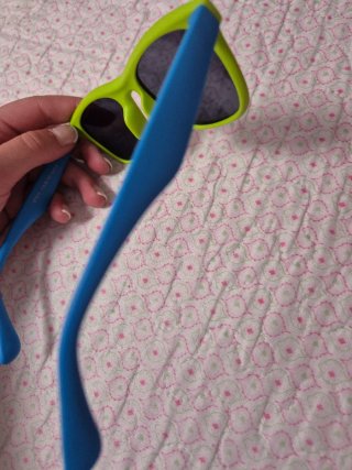 Gafas de sol verdes y azules