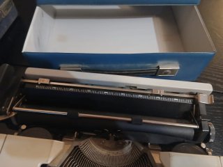Máquina de escribir Olivetti Dora