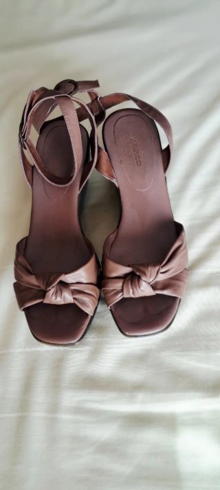 Sandalias de piel marrones