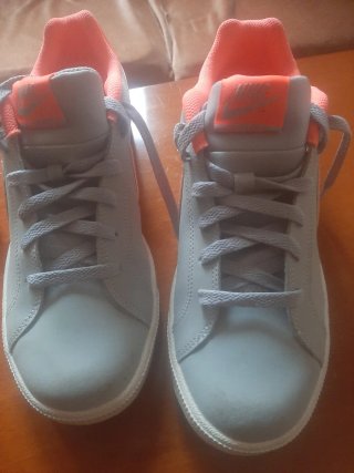 Zapatillas Nike Grises y Naranjas