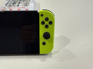 Nintendo Switch OLED Bianco/Giallo