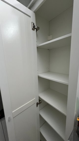 Columna de baño de madera y cristal.