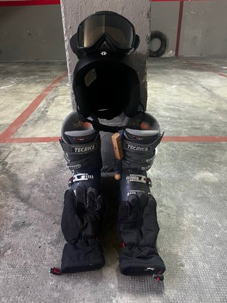 Pack Esquí: Botas, Casco, Gafas y Guantes