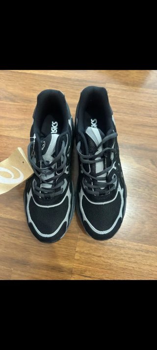 Asics Gel NYC Negras Talla 42,5