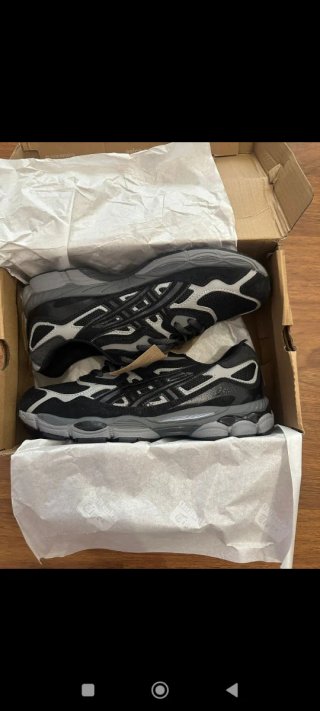 Asics Gel NYC Negras Talla 42,5