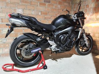 Yamaha FZ6 Naked Negra