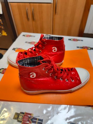 Zapatillas Botas Rojas Brillantes