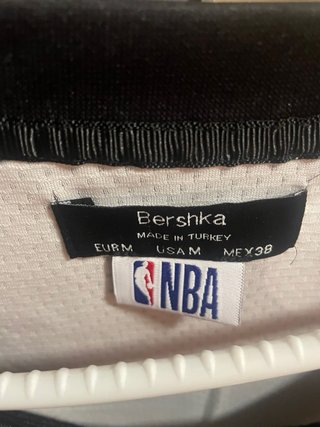 Conjunto camiseta tirantes y pantalón NBA Bershka