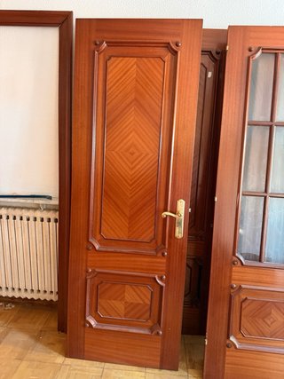Puertas de madera de sapeli.