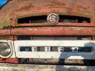camion antiguo marca Ebro modelo 550
