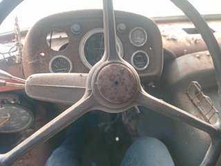camion antiguo marca Ebro modelo 550