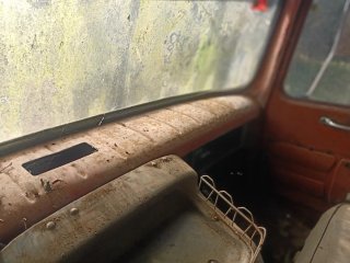 camion antiguo marca Ebro modelo 550