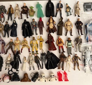 Lote 47 Figuras Star Wars + 350 Cartas