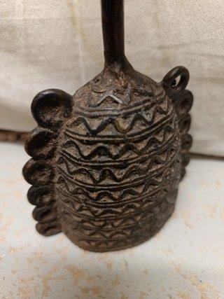 Campana de bronce africana