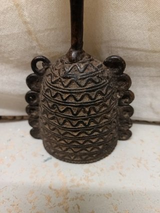 Campana de bronce africana