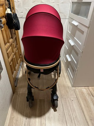 Carrito de bebé clásico y elegante