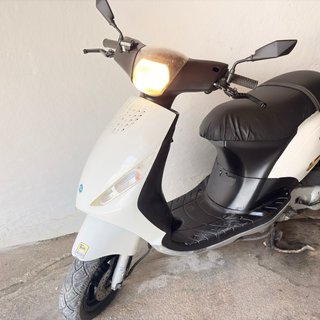 Piaggio Zip Scooter Automática