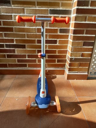 Patinete infantil 3 ruedas azul y naranja
