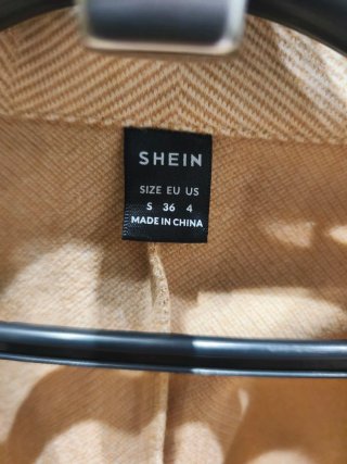 2 Chaquetas Beige y Marrón