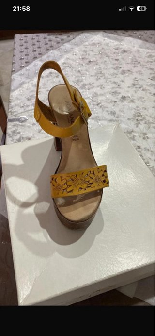 Sandali donna tacco legno giallo