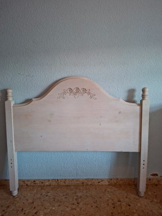 Mesita de noche de madera de pino