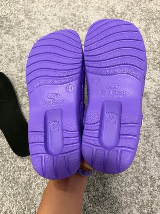 Zuecos violetas