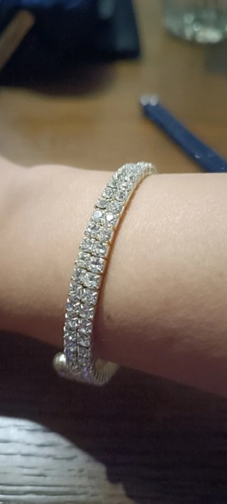 Pinza para el pelo con pedrería y pulsera