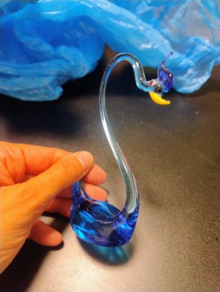 Cigno in vetro blu