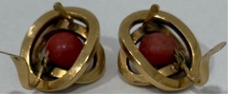 ANTIGUOS PENDIENTES ORO AMARILLO DE 18 K Y CORAL.