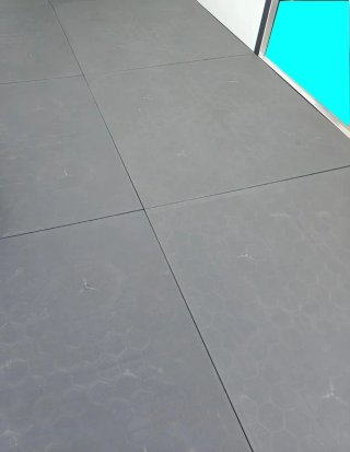 Caseta modular con paredes de PVC, vidrio y metal