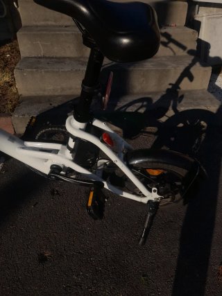 Bici elettrica bianca