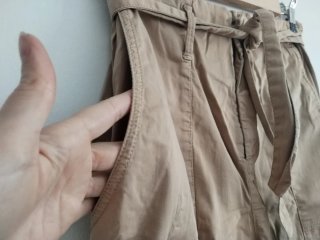 Pantalón beige Stradivarius