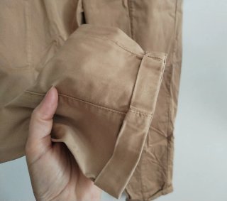 Pantalón beige Stradivarius