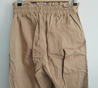 Pantalón beige Stradivarius