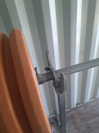 Pesas caseras con banco y barra