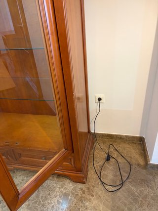 Vitrina de salón de madera