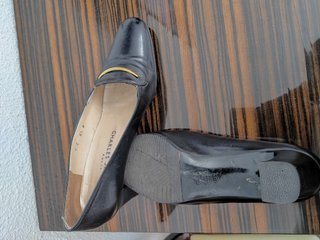 Zapatos de tacón Charles Jourdan negros