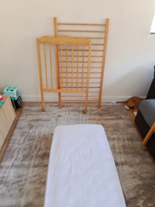Cama de bebé com colchão novo