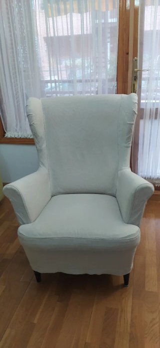 Sillón orejero IKEA Strandmon gris