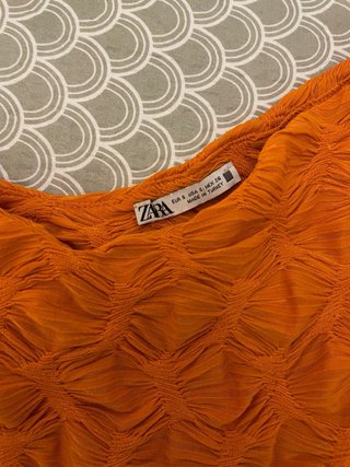 Vestido naranja texturizado