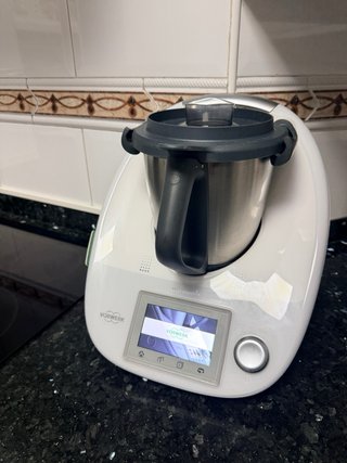 Thermomix TM5 con accesorios y 2 vasos