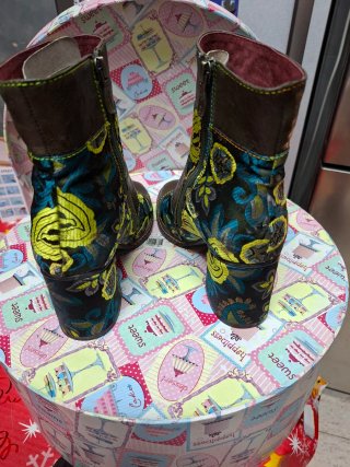 Botines Laura Vita.