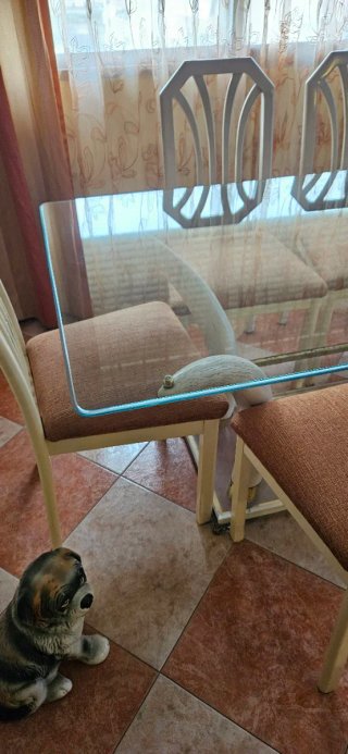 Mesa de salón cristal y patas marfil
