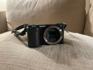 Cámara Mirrorless Sony + Lente + Micrófono